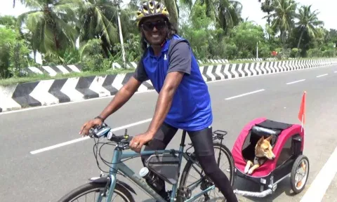 Sholinganallur’s Hari takes his pet on a sidecar while cycling on East Coast Road