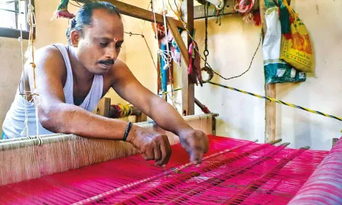 Mohanakrishnan (Making Sarees)
