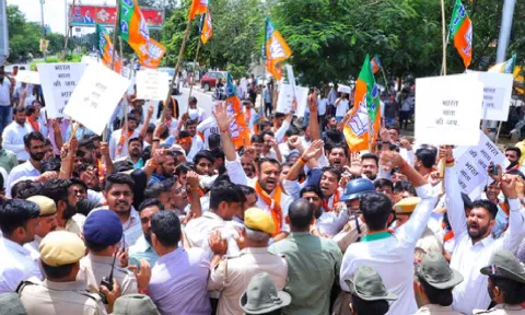 BJP supporters protesting