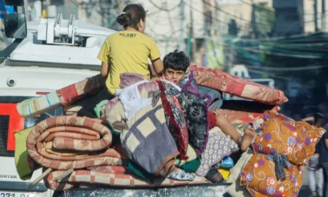 Palestinians flee their homes amid Israeli strikes (Image: ANI)