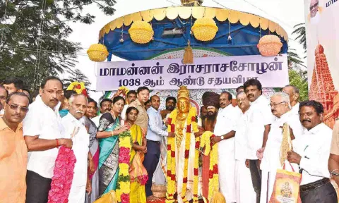 Thanjavur Collector Deepak Jacob garlanding the statue of King Raja Raja Chola on Wednesday
