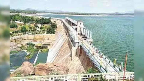 File photo of a brimming Sathanur dam in Tiruvannamalai district