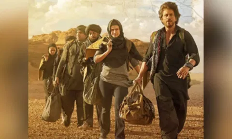 SRK walks miles with his 'ullu ke patthon' in 'Dunki' poster