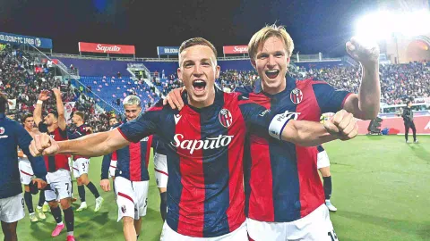 Lewis Ferguson celebrates his goal with teammate Kristiansen
