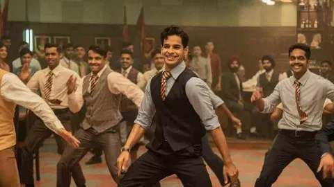 Still of "Main Parwaana" from 'Pippa'