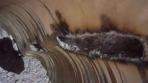One of the Images showing steel obstructing free movement of the pipe inside Silkyara tunnel (Photo/ANI)
