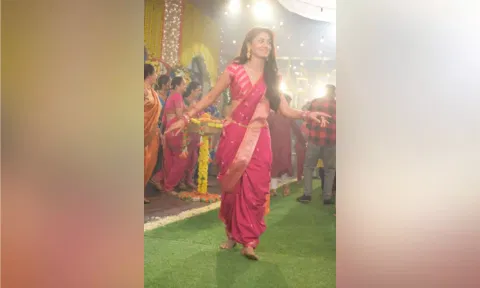 Sriti Jha dons 'kashta' as she grooves to 'Pinga'