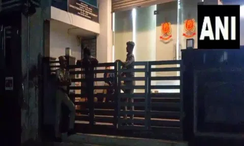 Tamil Nadu Directorate of Vigilance and Anti-Corruption (DVAC) continues search at ED sub-zonal office in Madurai (Photo: ANI)