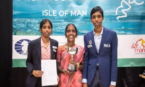 Vaishali Rameshbabu and Praggnanandhaa with their mother. (Photo: FIDE Twitter)
