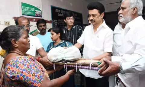 CM Stalin visit flood relief camp at Kannappar Thidal, Chennai&nbsp;