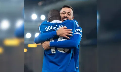 Premier League: Everton beat Newcastle to climb out of relegation zone