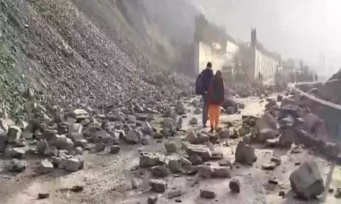 Visuals of stone shooting on highway in Ramban district