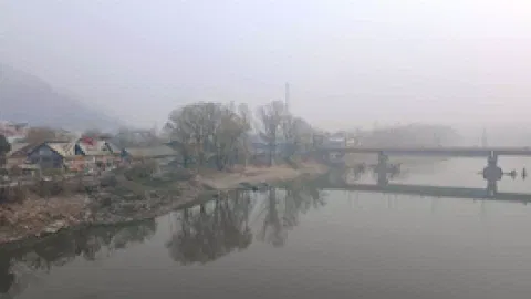 &nbsp;Nightlong cloud cover pulled up minimum temperatures across Jammu and Kashmir and Ladakh regions (Photo/IANS)