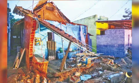 A flood-ravaged house in Srivaikuntam in Thoothukudi district.
