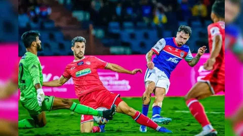 Late strikes by both sides helped the sides settle for a point in the match between Bengaluru FC vs NorthEast United FC. (Image: ISL.com)