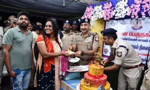 City Police Commissioner Sandeep Rai Rathore welcomed the New Year with a cake cutting ceremony&nbsp;