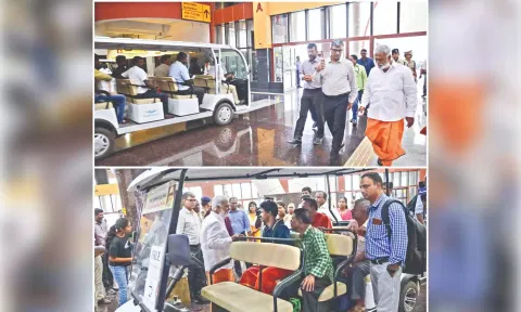 Minister Sekarbabu interacting with people at the newly opened Kilambakkam bus terminus on Thursday