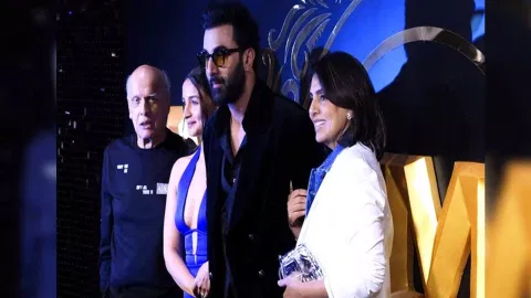Ranbir Kapoor, Alia Bhatt, Neetu Kapoor, Mahesh Bhatt (ANI Photos)