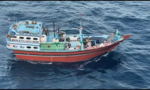 Two US Navy SEALs missing in operation near Somalia
