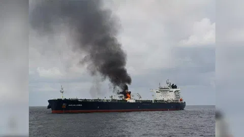 INS Vishakhapatnam responds to distress call from MV Merlin Luanda (Photo/ANI)