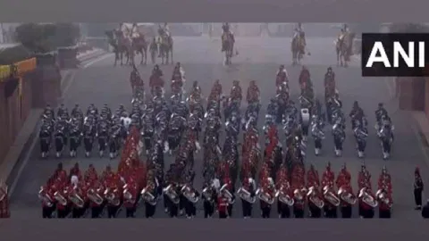 'Beating Retreat' ceremony at Vijay Chowk in Delhi (ANI)