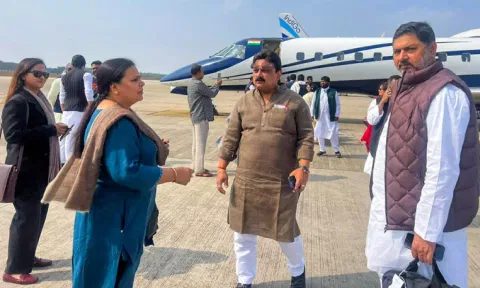 MLAs of the JMM-led alliance in Jharkhand board a flight for Hyderabd, in Ranchi. (PTI)&nbsp;