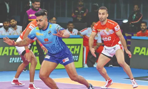 Bengal Warriors’ Maninder Singh goes for a raid against Gujarat Giants on Friday.&nbsp;
