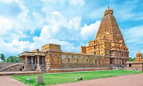 Brihadeeshwara Temple located in Thanjavur is also known as Periya Kovil