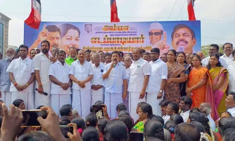 Protest at Villupuram led by CV Shanmugam. Twitter - @AIADMKITWINGOFL