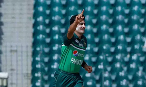 Naseem Shah (X)