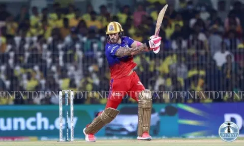 Faf du Plessis in action (Photo: Manivasagan)
