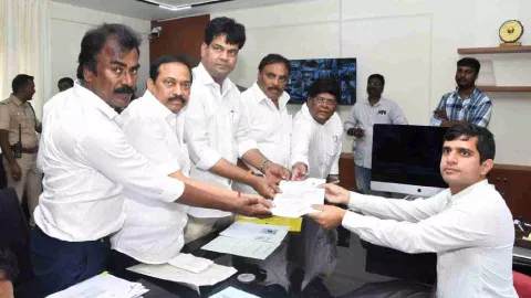 &nbsp;Kalanidhi Veeraswamy filing nomination