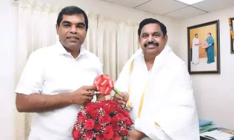 &nbsp;Erode ‘Aatral’ Ashok Kumar with Edapadi K Palaniswami