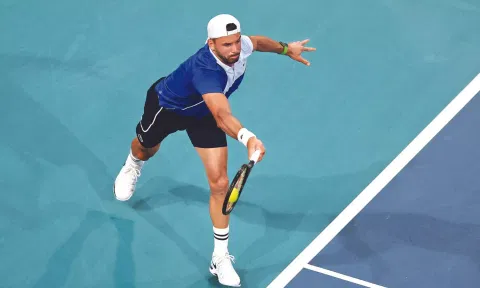 Grigor Dimitrov earned a straight set win over Carlos Alcaraz