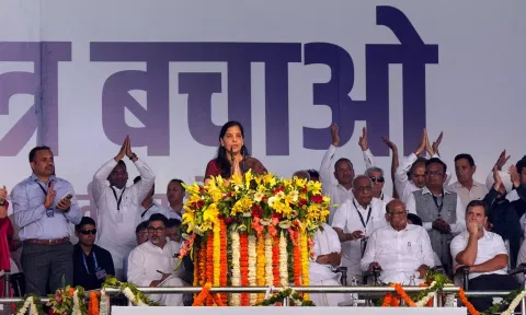 Sunita Kejriwal, wife of Delhi Chief Minister and AAP Convenor Arvind Kejriwal, at Rouse Avenue Court&nbsp;