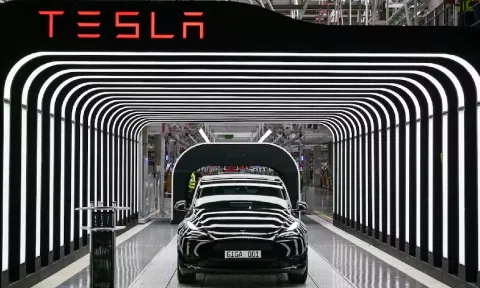 Tesla (Reuters)