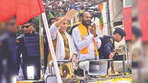 Defence Minister Rajnath Singh campaigning for John Pandian in Rajapalayam on Monday