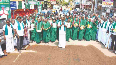 The farmers association candidate Senthil Kumar campaigning in Thanjavur on Thursday