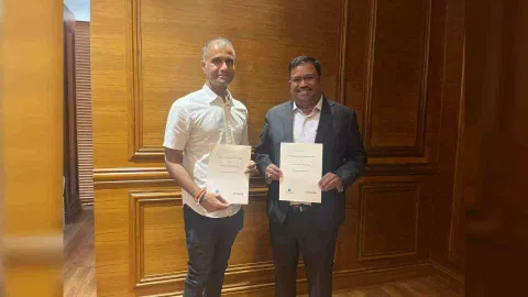 Mr. Suresh Kalpathi (left), executive director and chairman of Veranda Learning  and Mr. Vinay Kumar Swamy, Country Head - India Pearson during the partnership announcement in Chennai&nbsp;