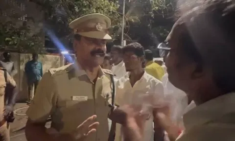 &nbsp;Tension prevailed at the polling station located in the Ganapathy colony in Teynampet between party cadres and officials.&nbsp;&nbsp;