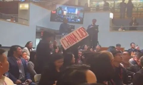 Students disrupt Chinese ambassador speech at Harvard (ANI)