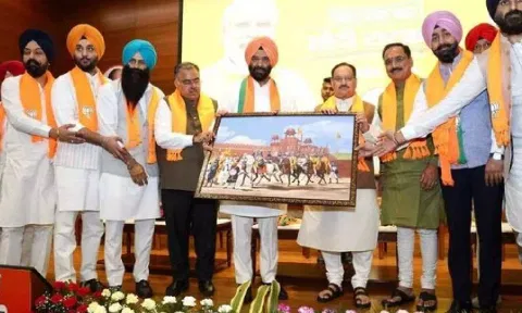 Delhi Sikh Gurudwara members along with BJP (Photo: BJP's X handle)