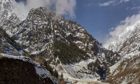 Visual from snow-covered Rashel village in Lahaul-Spiti (ANI)
