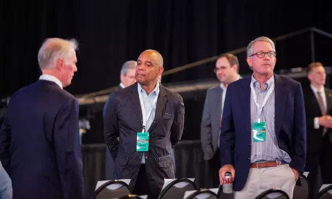 &nbsp;Ken Chenault, a director at Berkshire Hathaway, talks with other directors before the start of the company's annual meeting (Reuters)
