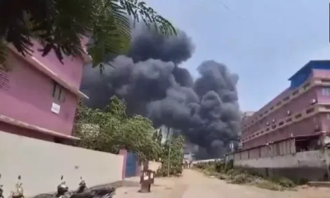 A major fire breaks out after boiler blast at a chemical factory in Dombivli (Photo/ANI)