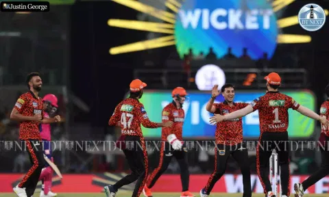 Sunrisers Hyderabad players celebrates after a wicket (Photo: Justin George)