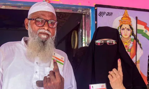 Voters show their fingers marked with indelible ink after casting votes during the last phase of the Lok Sabha elections (PTI)&nbsp;