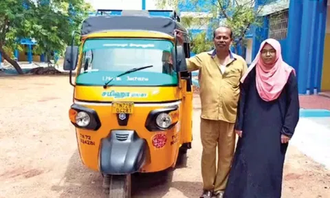 Sameeha Fargana with her father Ismail Kani in Tirunelveli