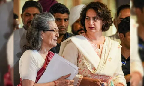 Congress leaders Sonia Gandhi and Priyanka Gandhi Vadra (PTI)&nbsp;