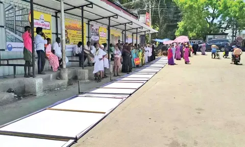 The digital hoarding which fell at the Pattukkottai bus stand, on Monday